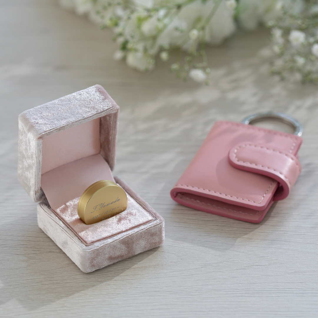 ２WAYでお使いいただける、刻印もできる！　優れモノのミニ骨壺セットが登場！「メモリアルタブレット」
