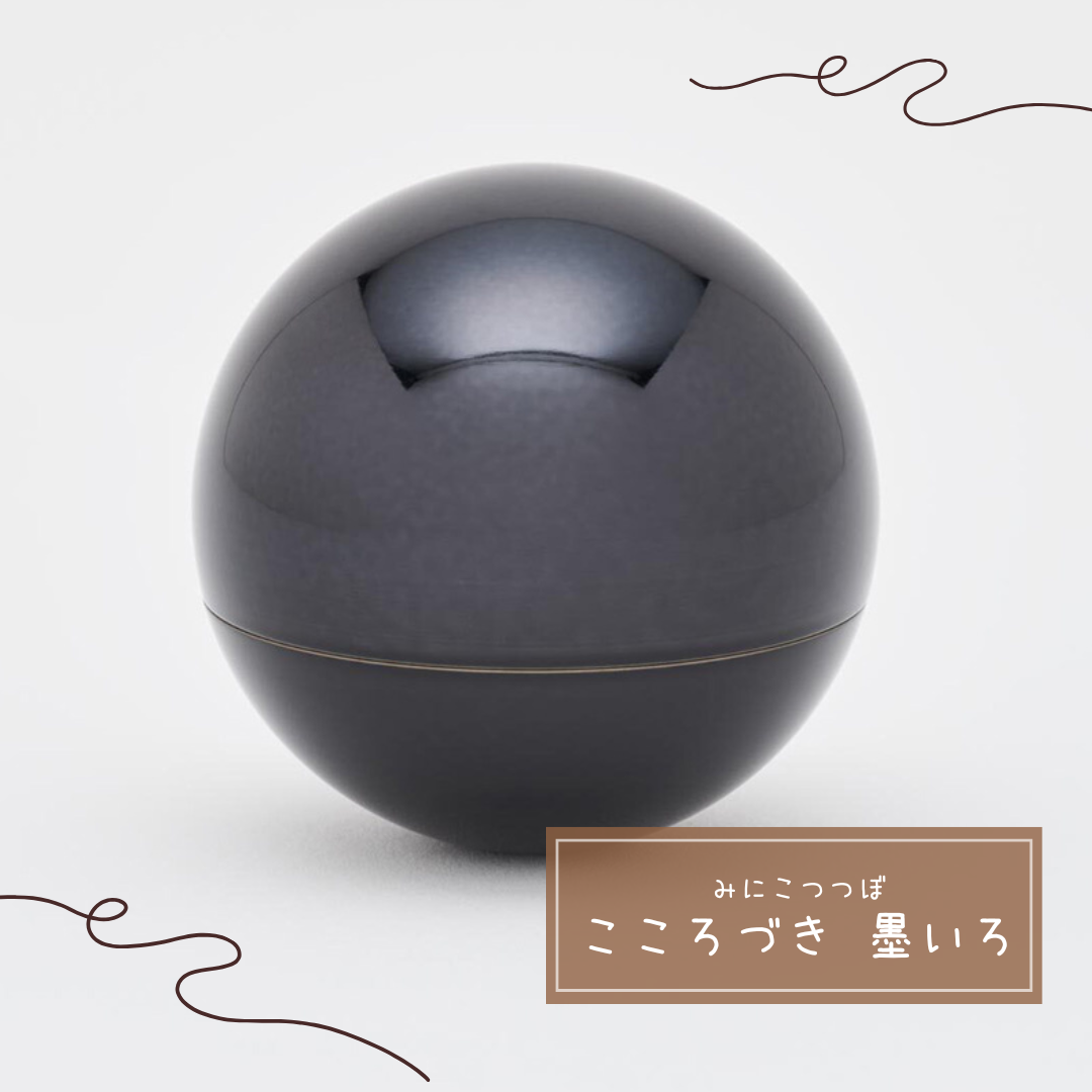 シックなお色は気持ちを落ち着かせますよ。こころづき・墨色。新月をモチーフにしたミニ骨壺です。