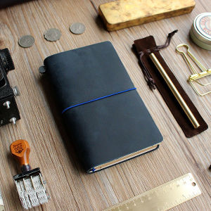 　本革素材の使えば使うほど味が出る　トラベル手帳