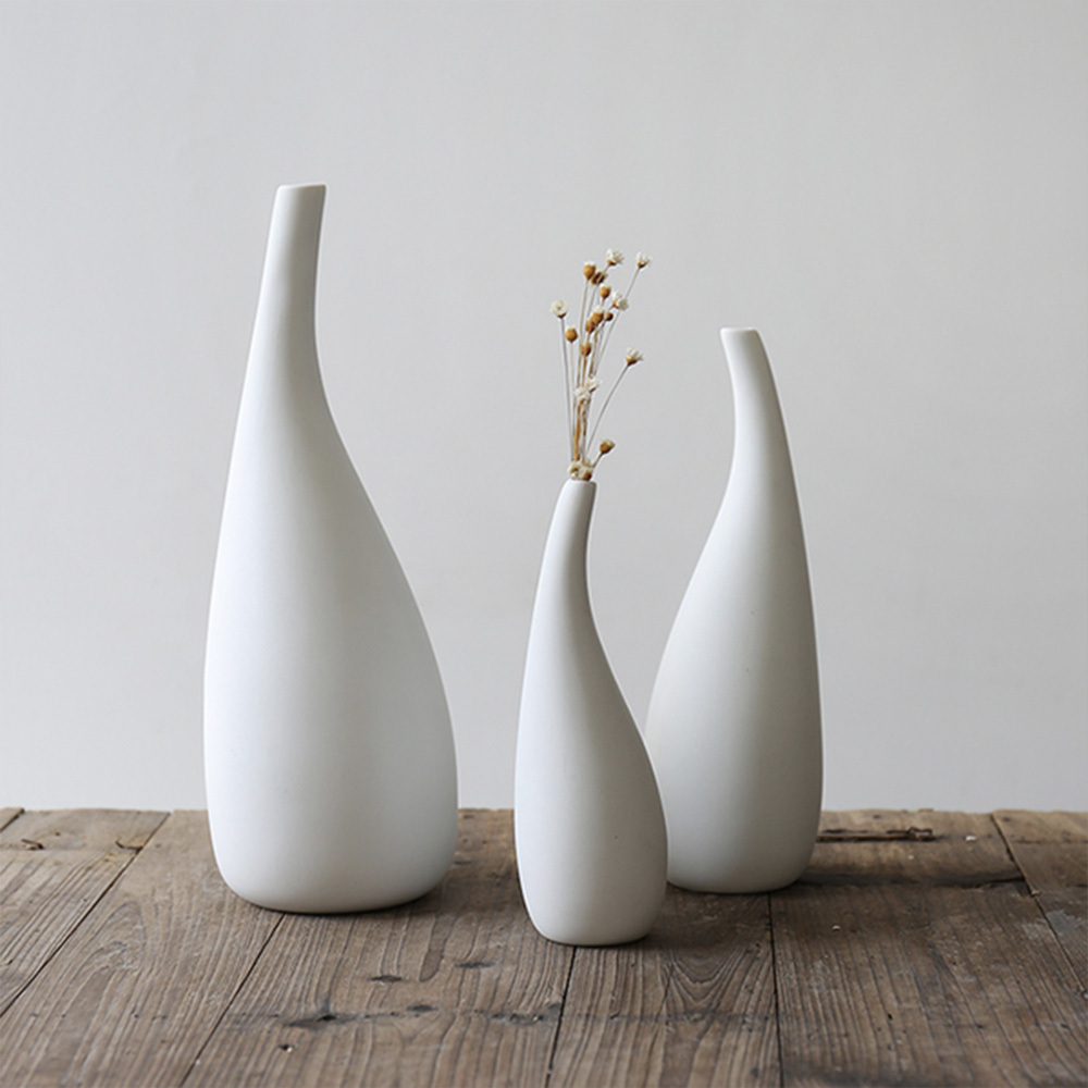 デザイン性の高い陶器の風合いが柔らかい ホワイトフラワーベース