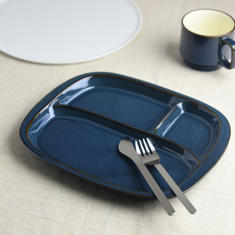 普通のブルーとはちょっと違う、深みのあるブルーが印象的なランチプレートはいかがでしょうか