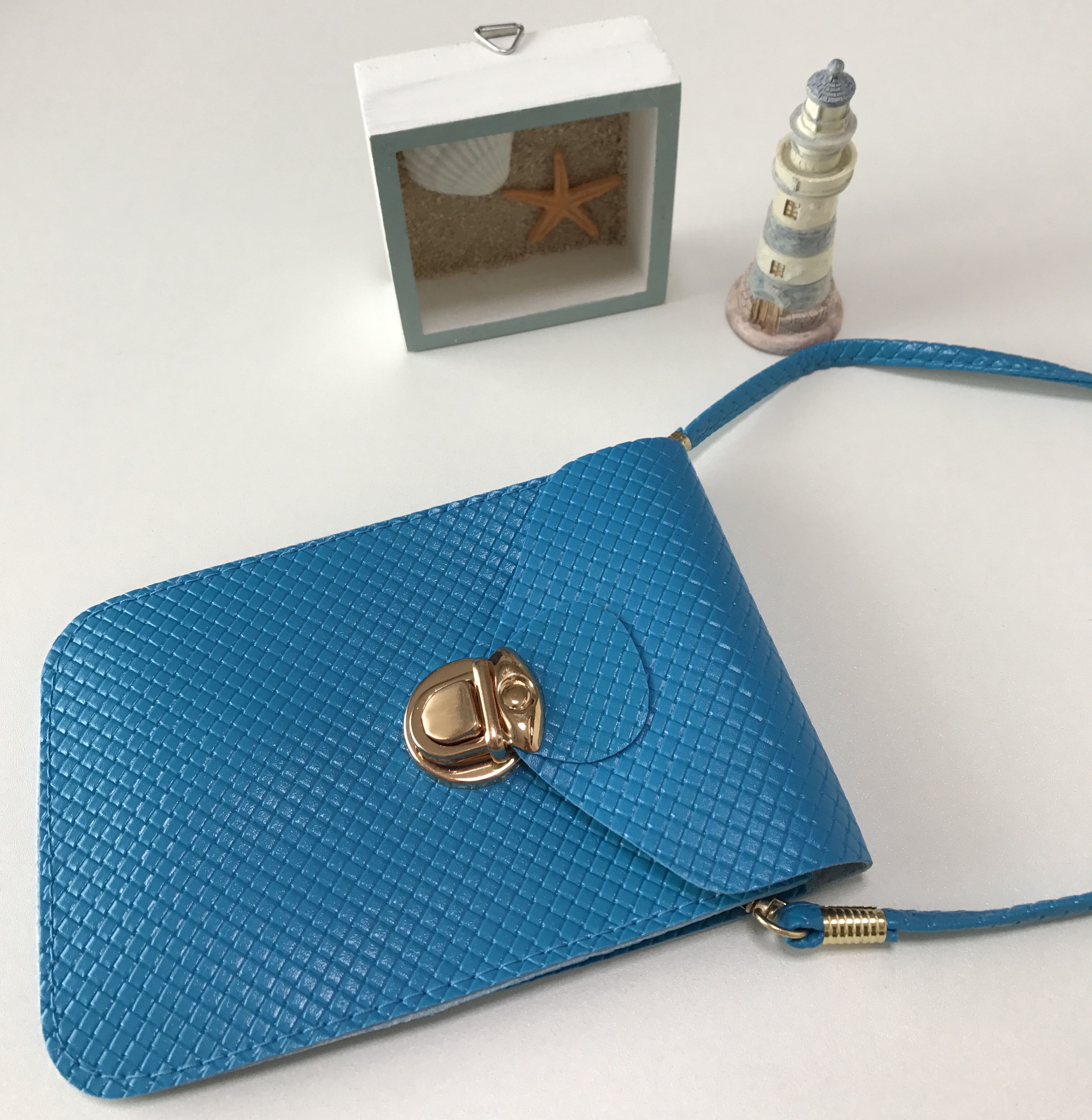 大人女子にむけた海外トレンドファッションとして、こちらのスマホポーチは当通販オススメ品です♪