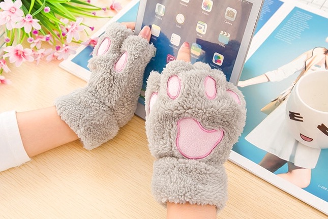 大人女子にむけた海外トレンドファッションとして、こちらのねこ手袋は当通販オススメ品です♪