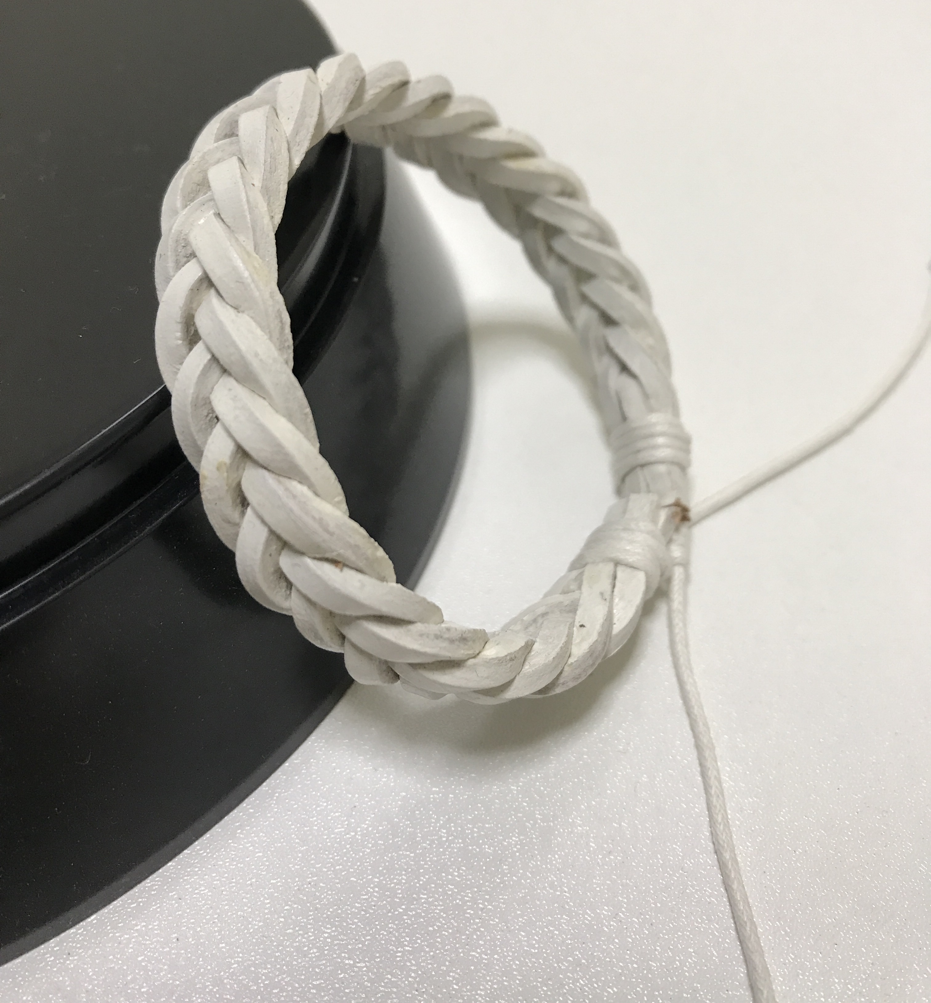大人女子にむけた海外トレンドファッションとして、こちらのブレスレットは当通販オススメ品です♪  