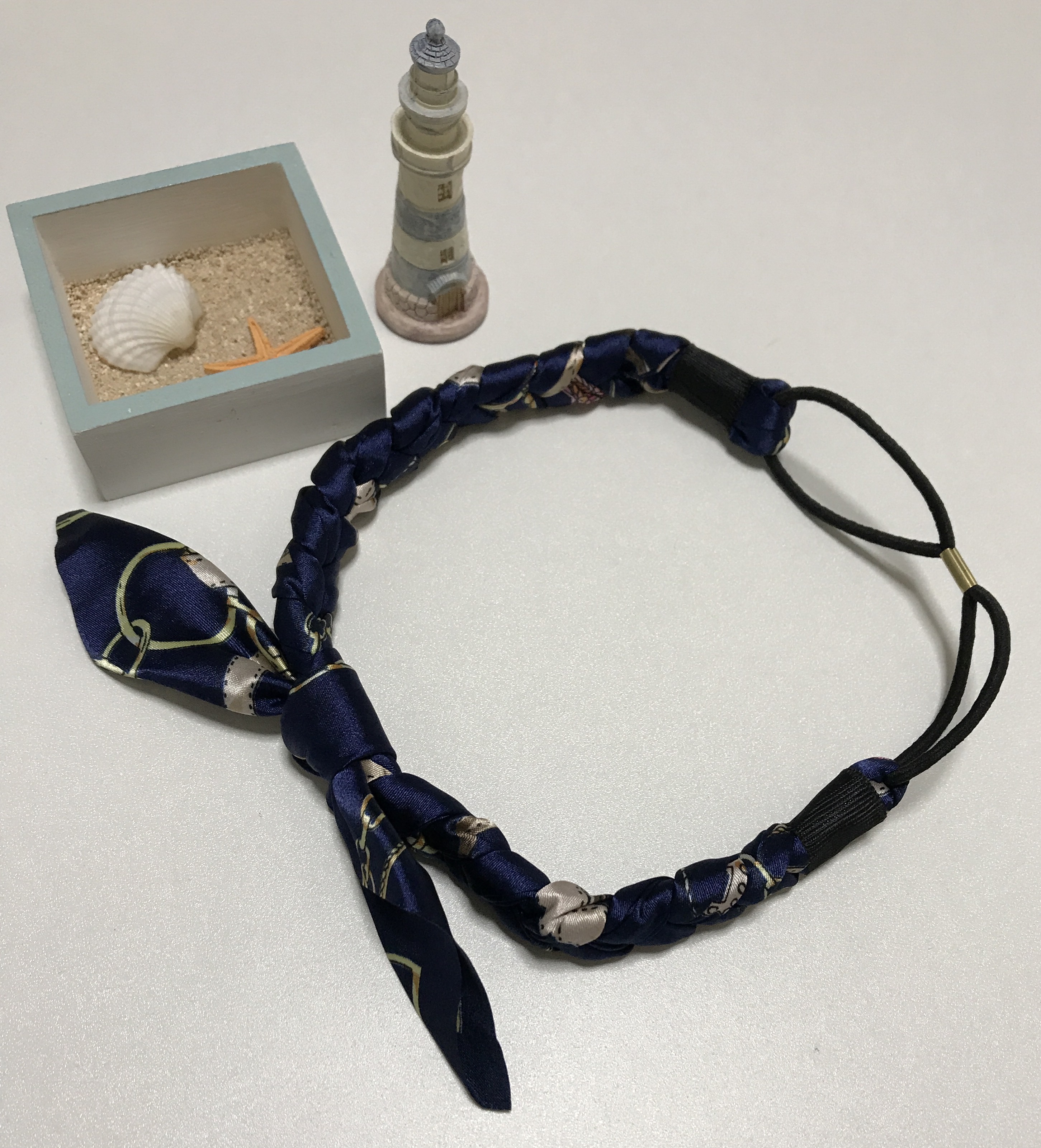 大人女子にむけた海外トレンドファッションとして、こちらのヘアバンドは当通販オススメ品です♪