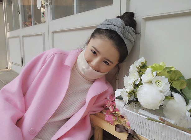 大人女子にむけた海外トレンドファッションとして、こちらのヘアバンドは当通販オススメ品です♪