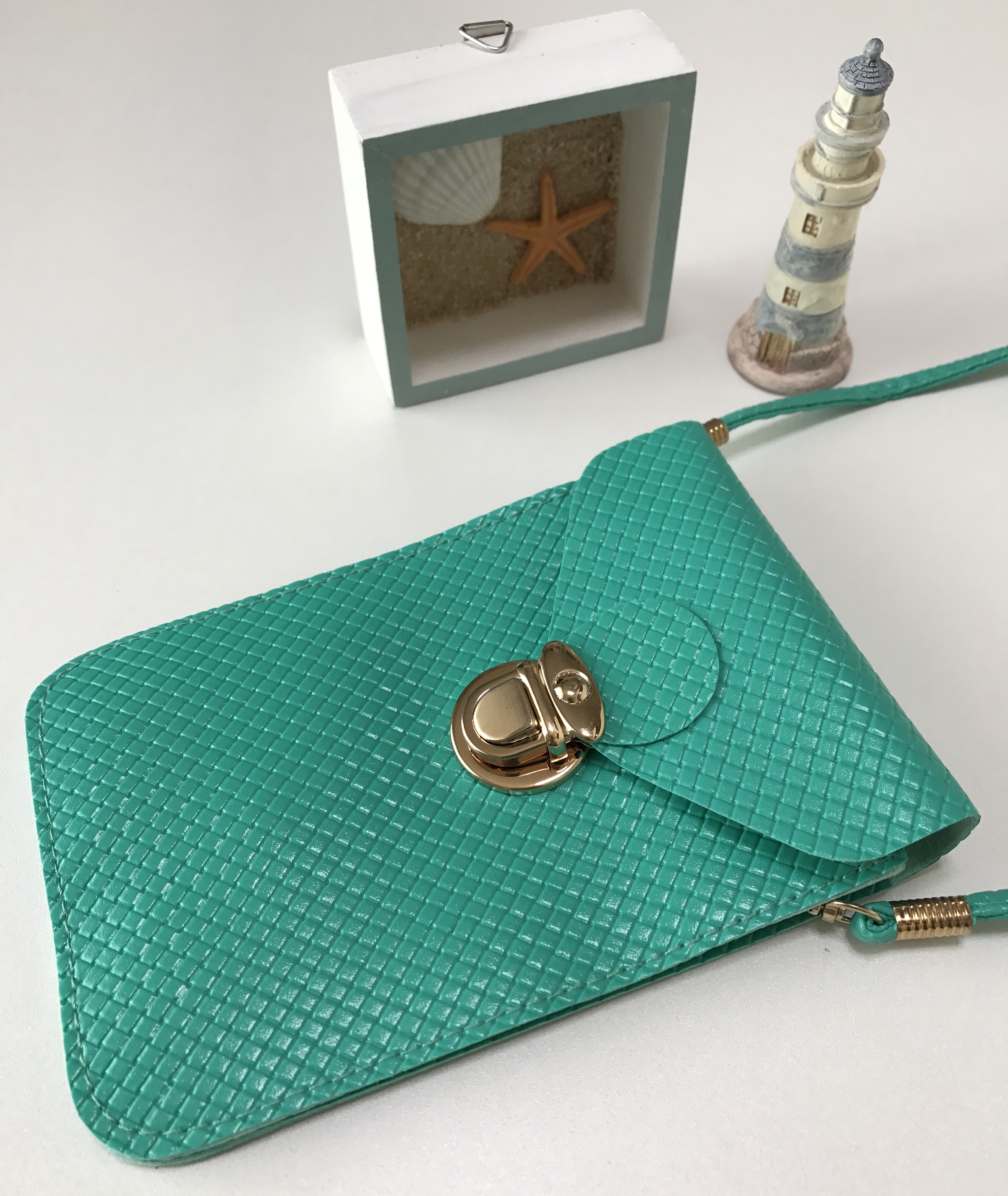 大人女子にむけた海外トレンドファッションとして、こちらのスマホポーチは当通販オススメ品です♪