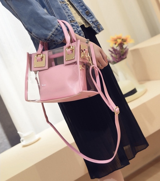 メタル使いがオシャレなクリアバッグの登場です！！