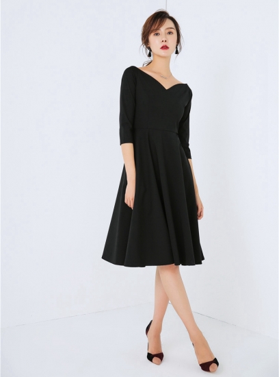 カジュアルにもお出かけコーデにも 女子の強い味方 黒ワンピースを着こなそう Honeysuite