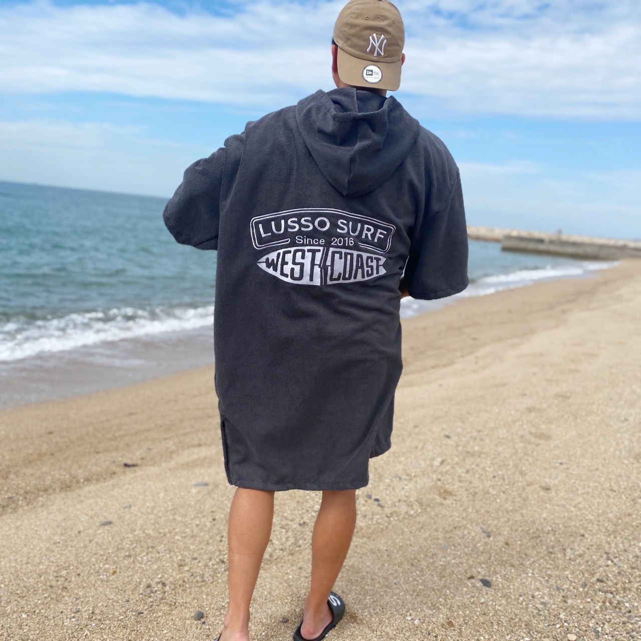 SURF BUS Embroidery Poncho 発売中！