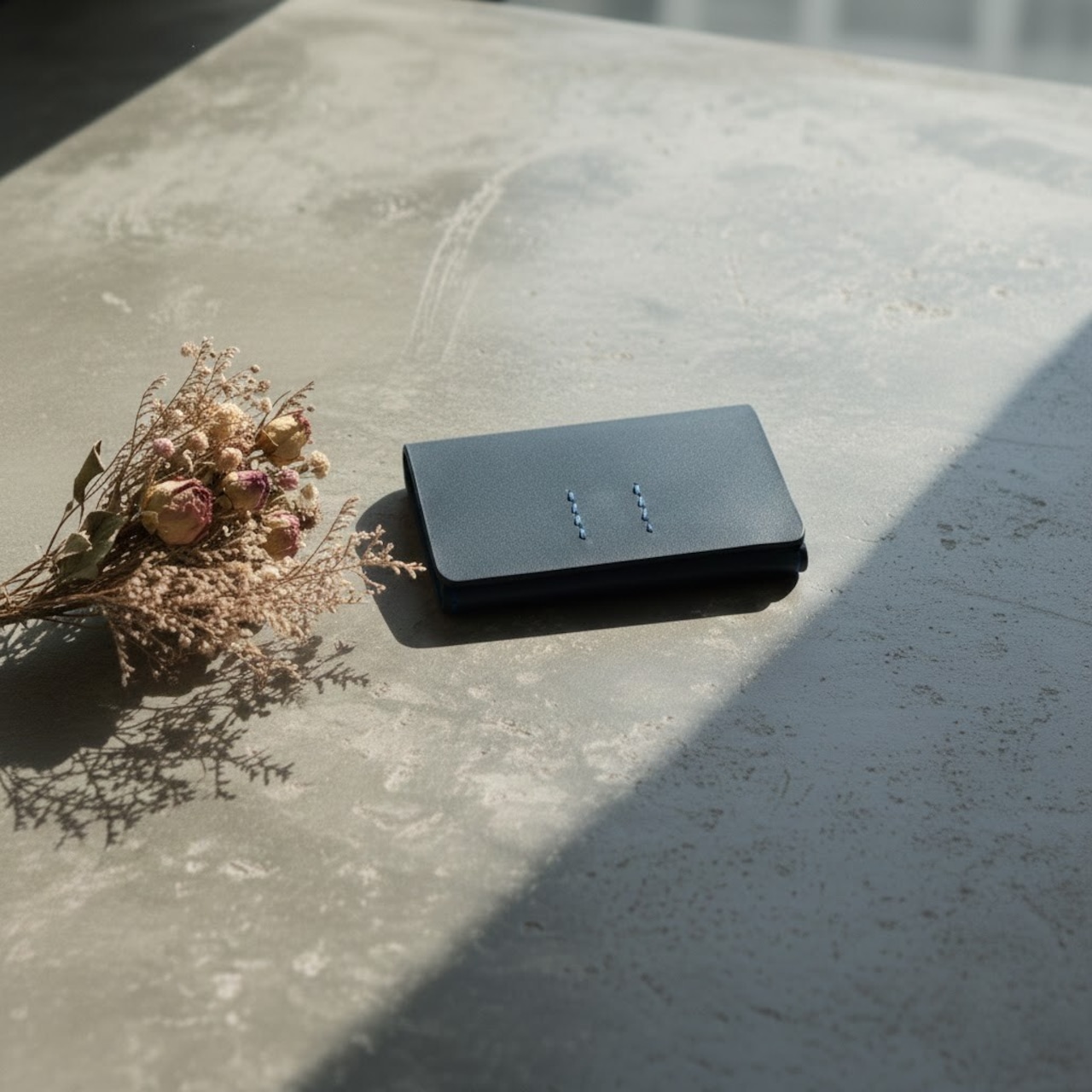 春の新生活に贈りたい革小物ギフト｜就職祝い・入学祝いに人気の本革財布・キーケース・名刺入れ