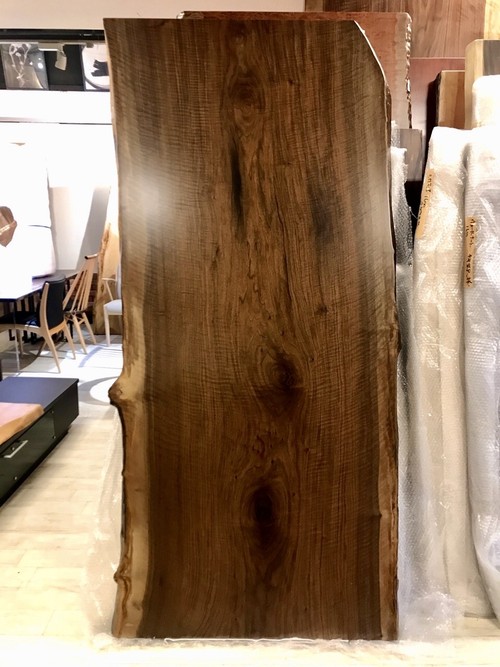 【NEW】青山店にウォールナット　全面杢　一枚板が入荷しました！