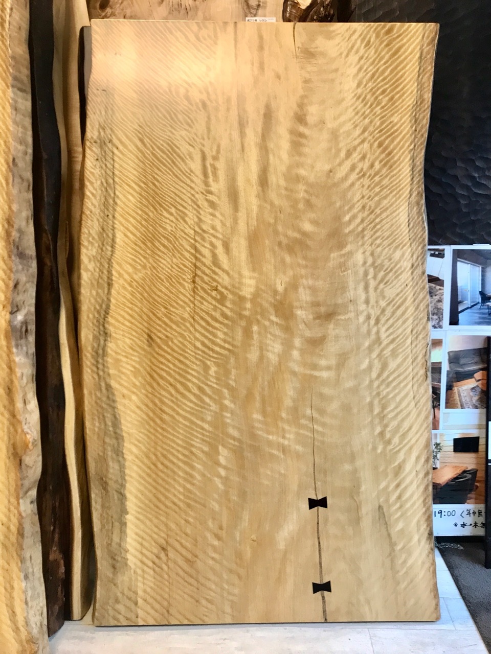 【NEW】新宿店に　シカモア　トラ杢　一枚板が入荷しました！