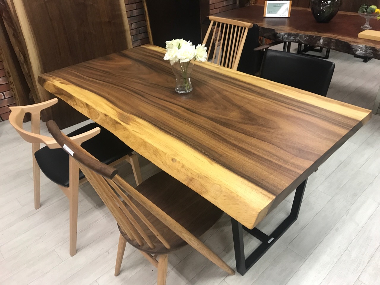 【NEW】浅草店に新商品がぞくぞく入荷中！ウォールナット・モンキーポッド・クリ　一枚板