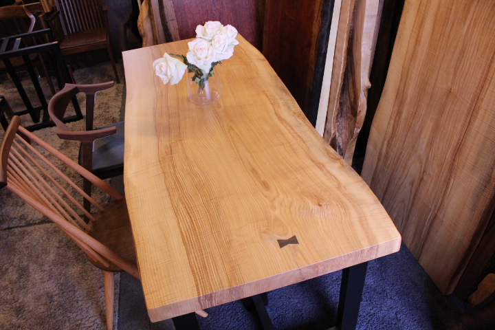 【NEW】タモ　一枚板　2枚　入荷しました！　全面杢がとても綺麗です！！