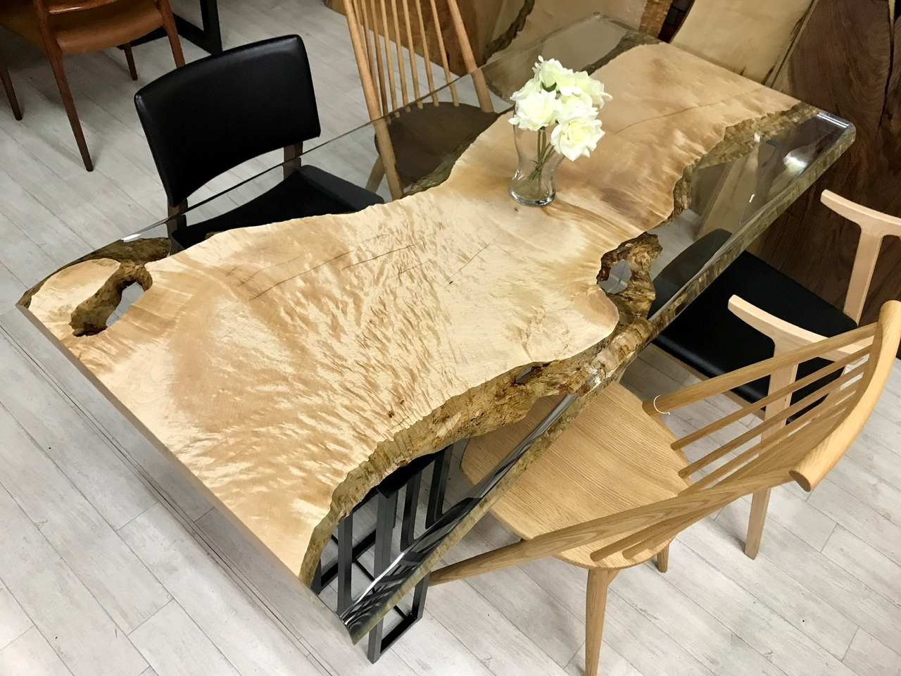 【NEW】浅草店にレジンテーブル入荷しました！