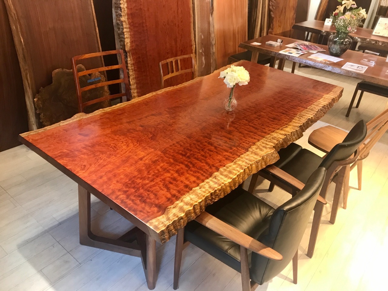 【NEW】浅草店にブビンガ玉杢一枚板が２枚入荷しました！SALEも開催中！
