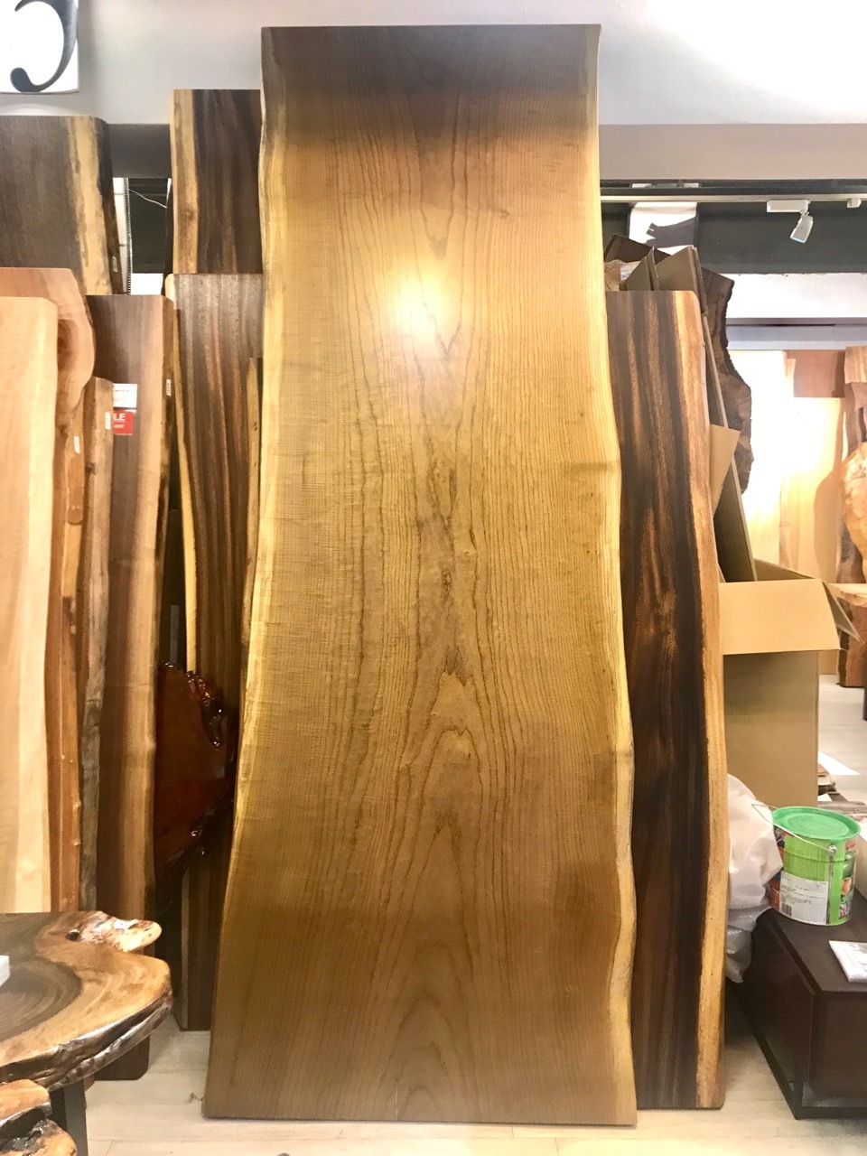 【NEW】横浜元町店にキハダ一枚板が入荷しました！