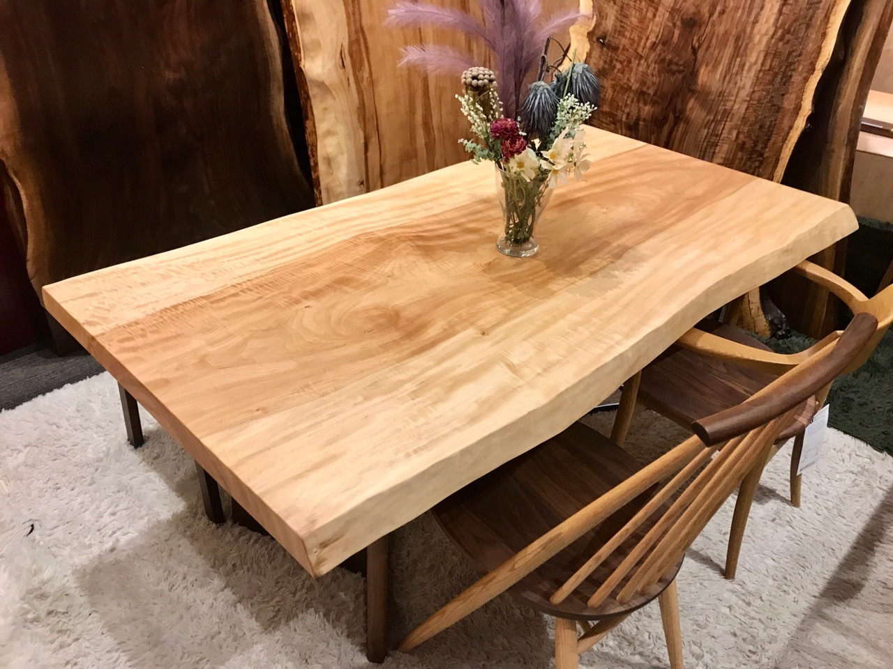 【NEW】浅草店・青山店にトチ一枚板が入荷しました！