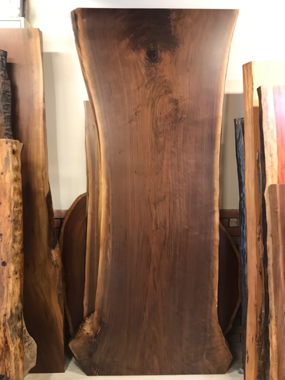 【NEW】浅草店にウォールナットの一枚板が入荷しました！