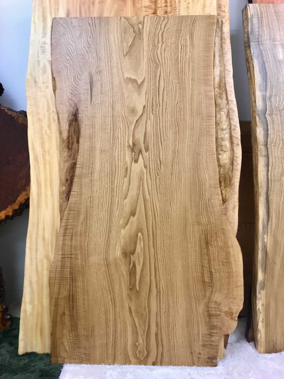 【NEW】青山店にクリの一枚板が入荷しました！