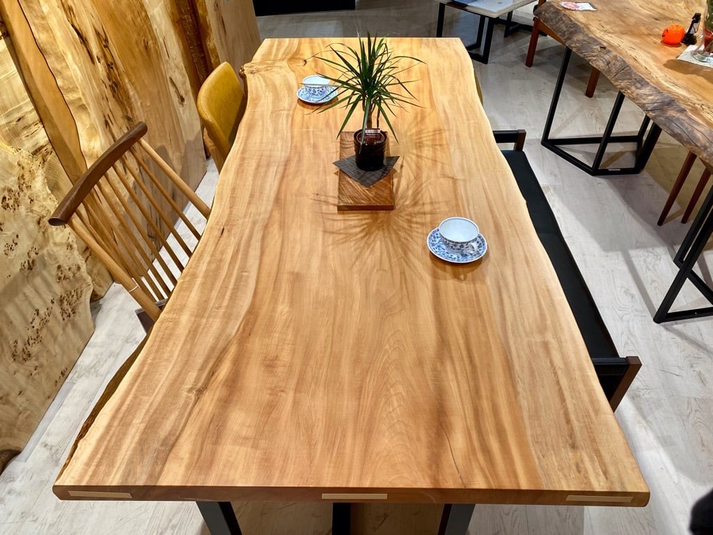 【PICK UP】横浜元町店「栃（トチ）一枚板」のご紹介