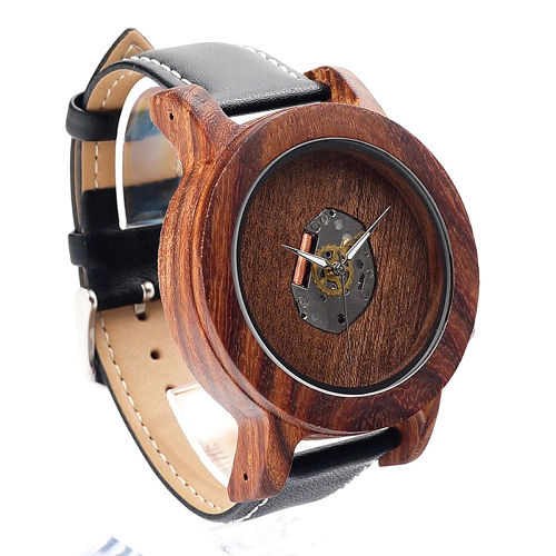 ハンドメイドで仕上げた天然木の腕時計