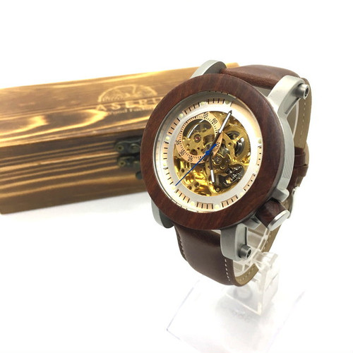 出来る男の必需品☆天然木で作られた上品な機械式腕時計