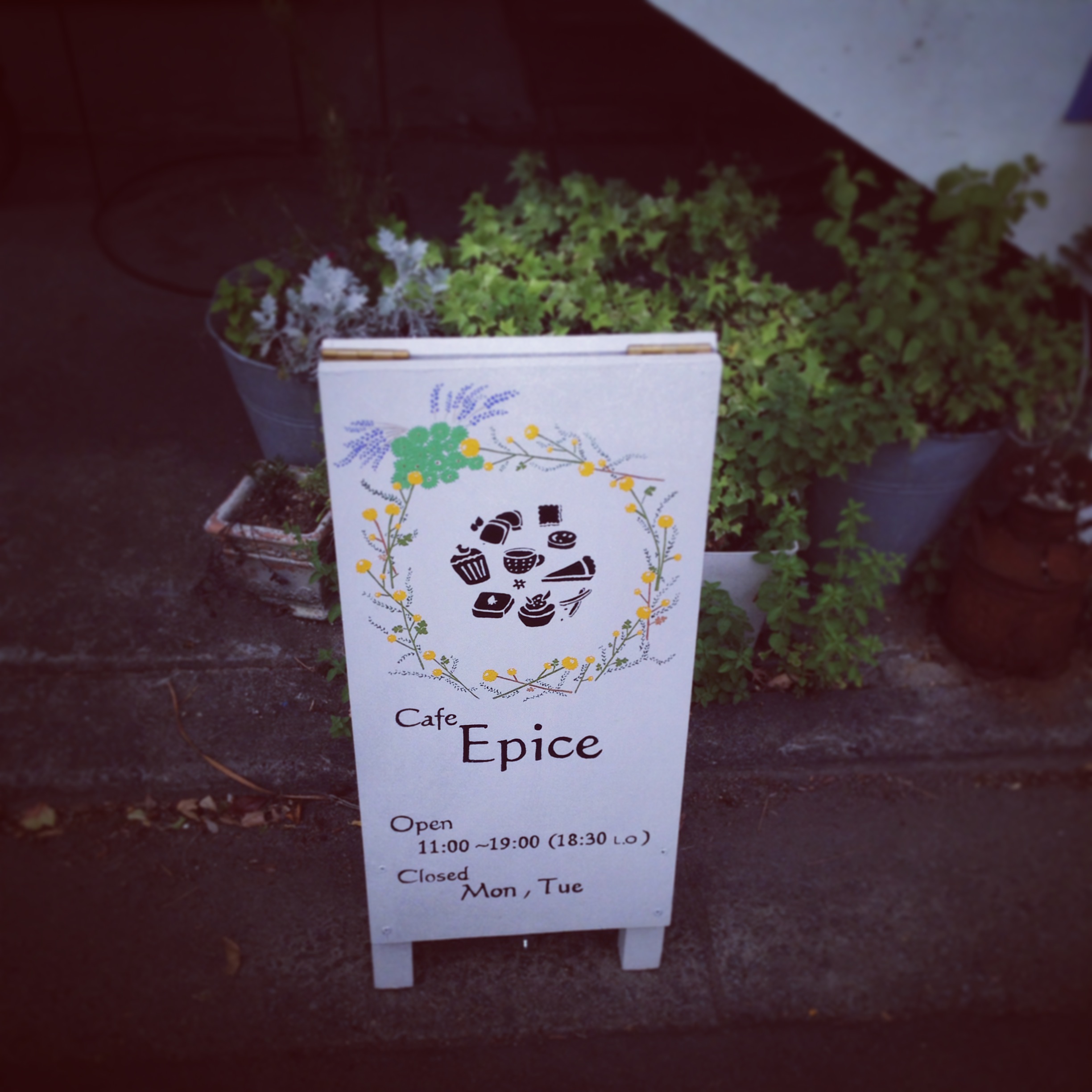 Cafe Epiceさん。看板・パッケージ・ラッピング。