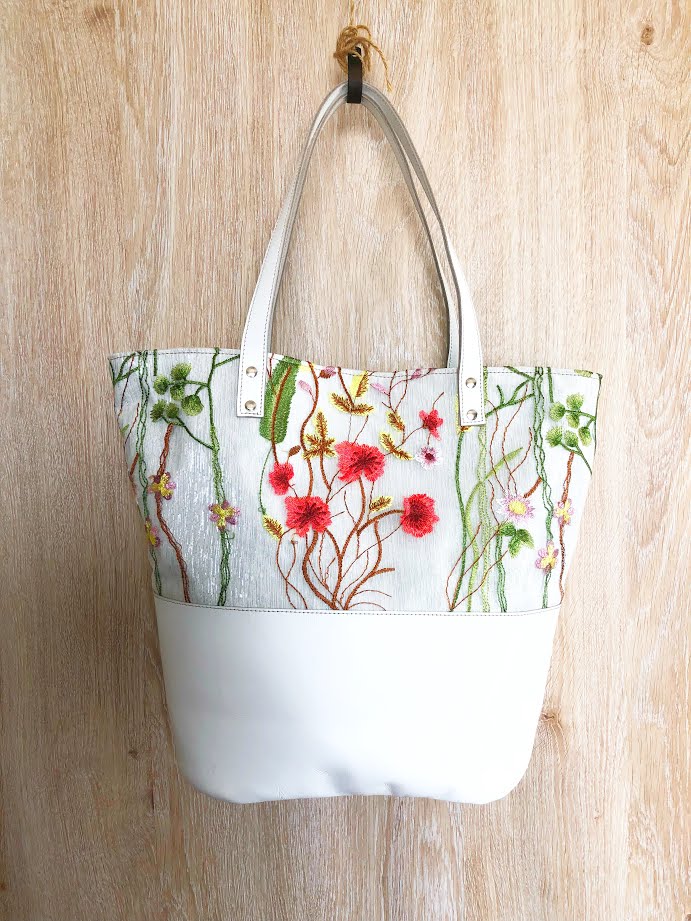 花柄ガーデン刺繍と本革ホワイトのバイカラートート