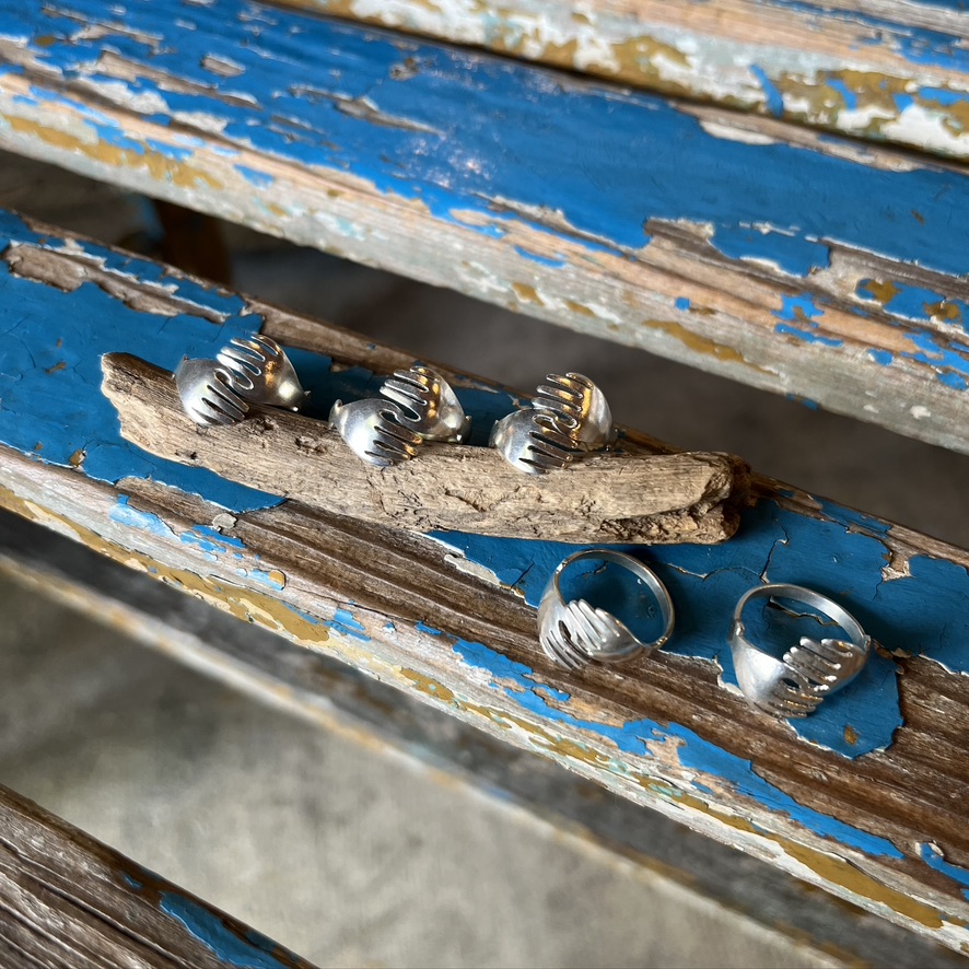 HOLLYWOOD RANCH MARKET : HANDS RING