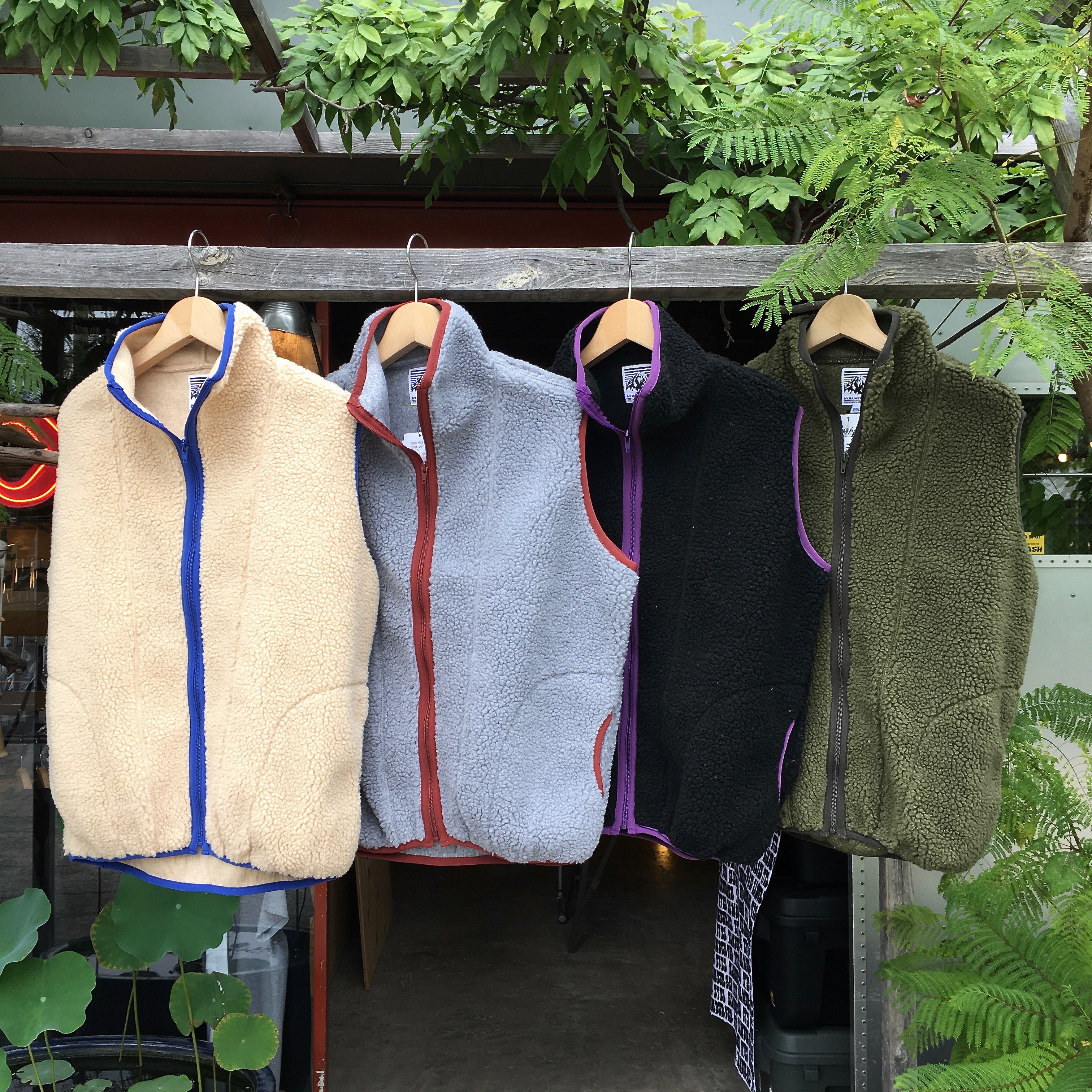  MT RAINIER DESIGN：MRD CARVE FLEECE ZIP VEST 