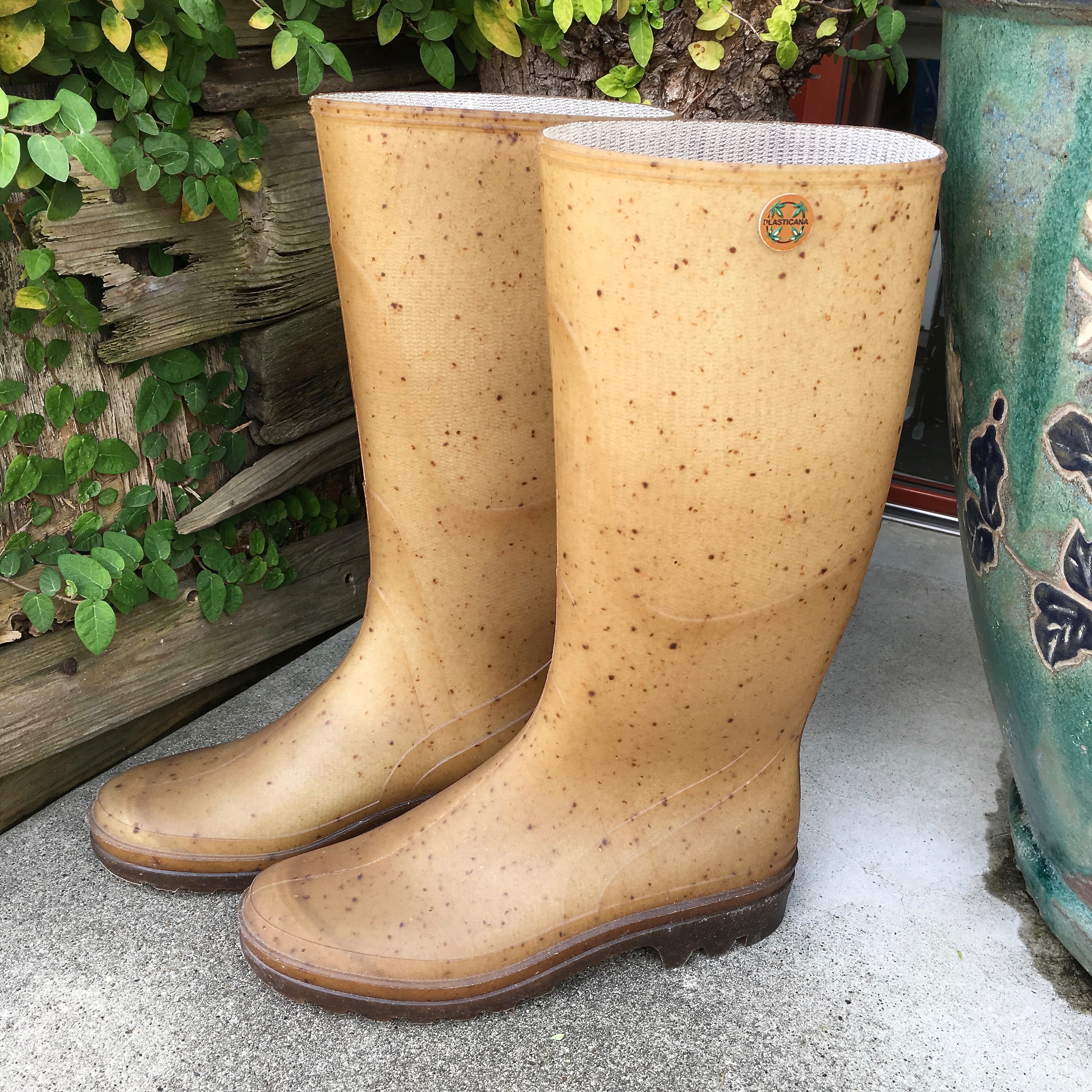 PLASTICANA : KAPITANA BOOTS