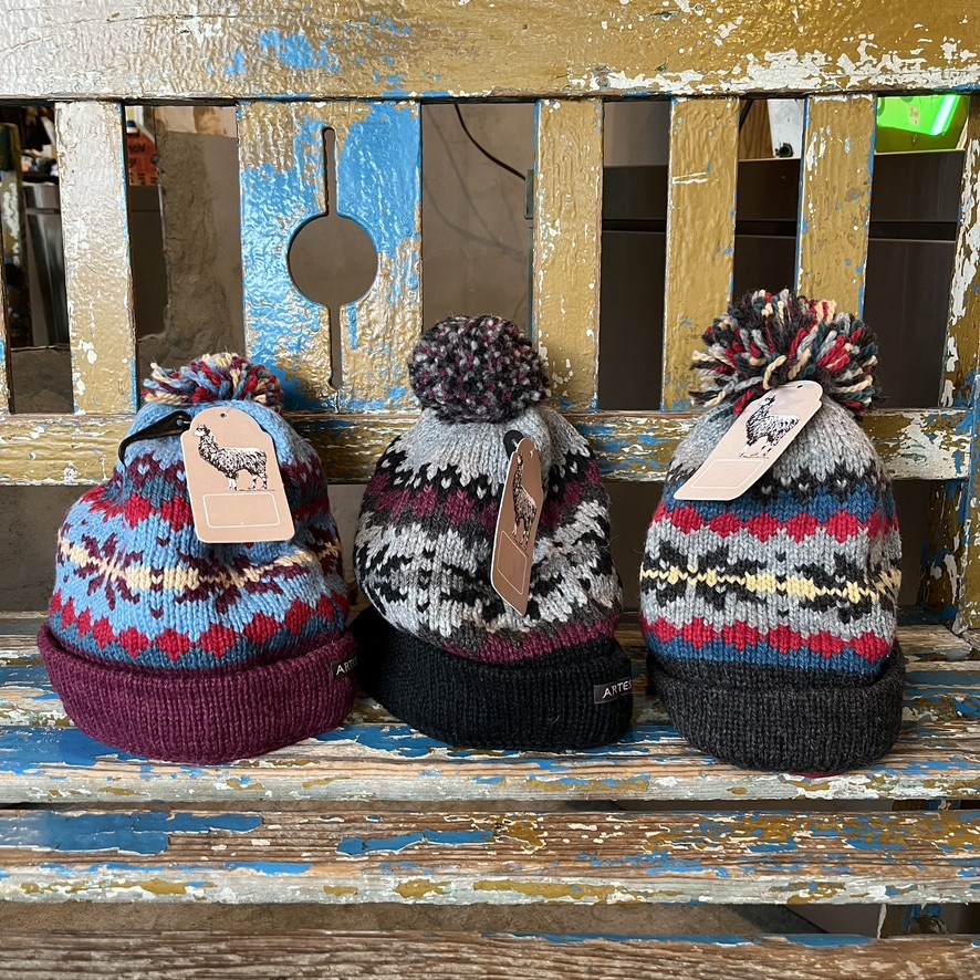 ARTESANIA : ALPACA POMPOM HAT