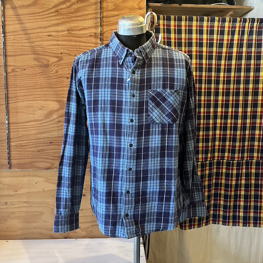 AMERICAN APPAREL : USED FLANNEL SHIRT