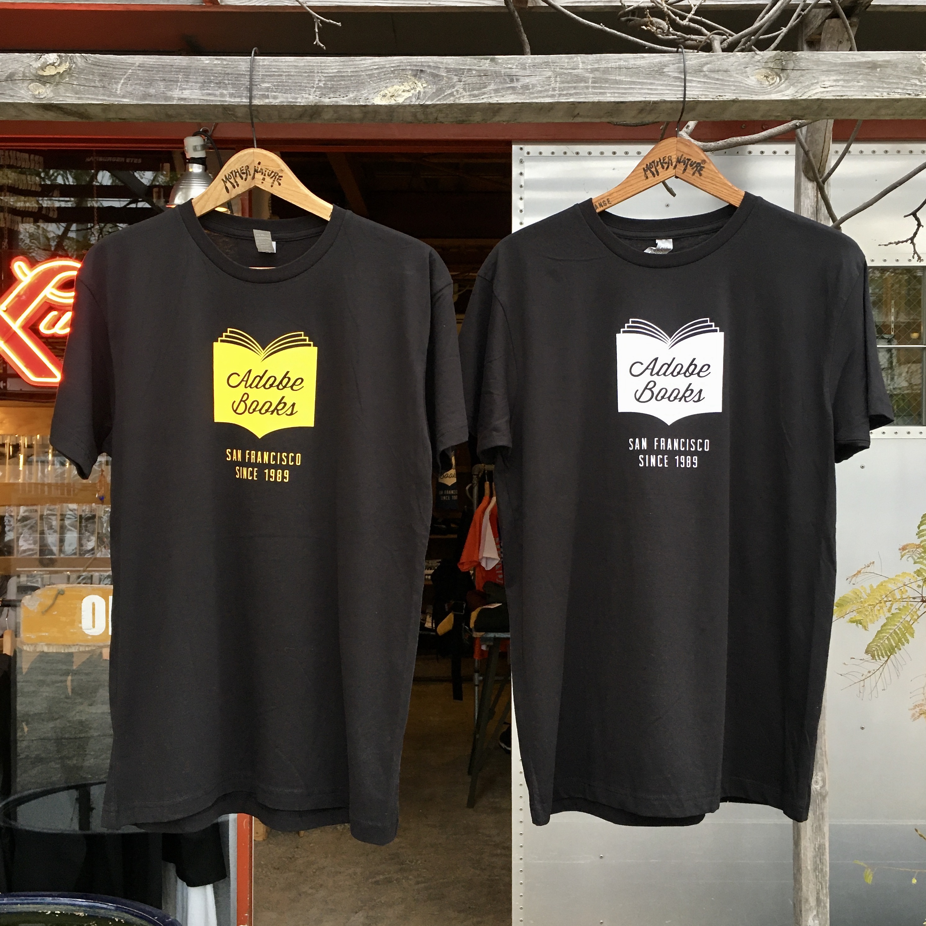 Adobe Books : T-SHIRTS/CLASIC LOGO 