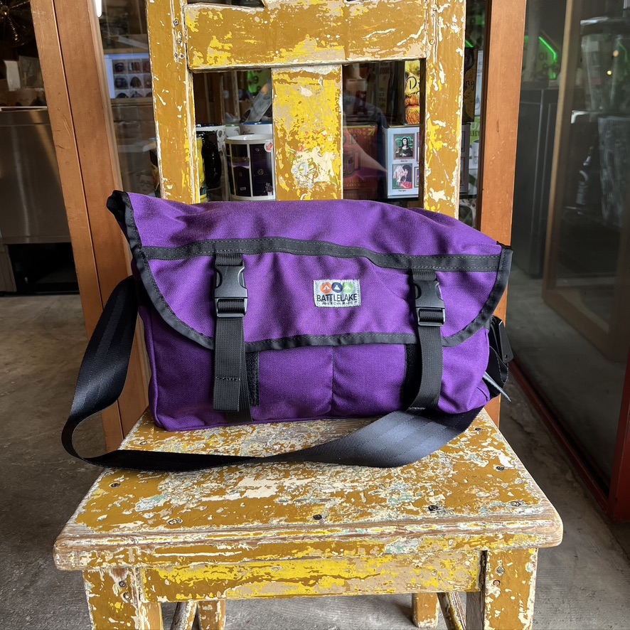 BATTLE LAKE : Mini Main Street Courier Bag