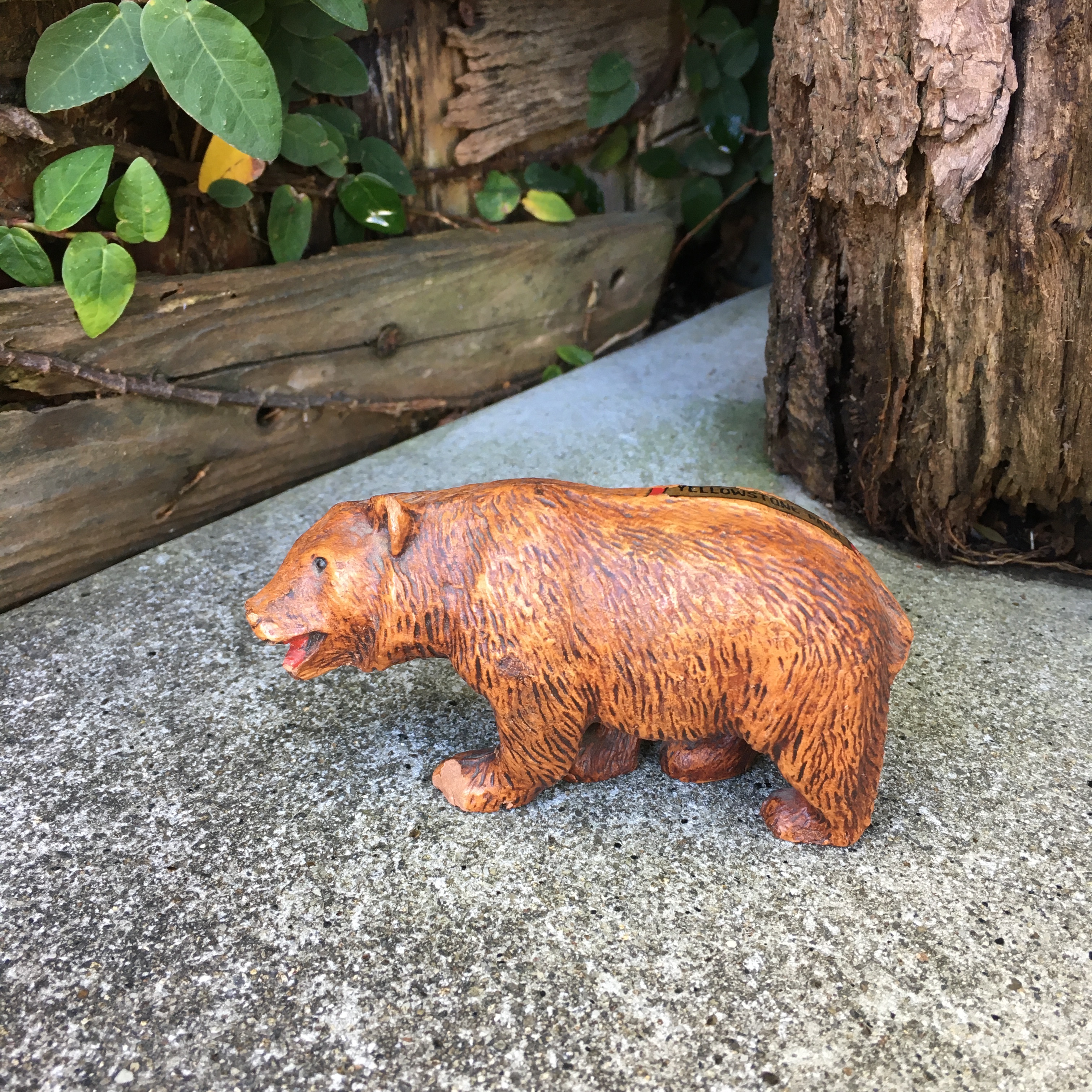 YELLOWSTONE NATIONAL PARK SOUVENIR BEAR (Vintage)