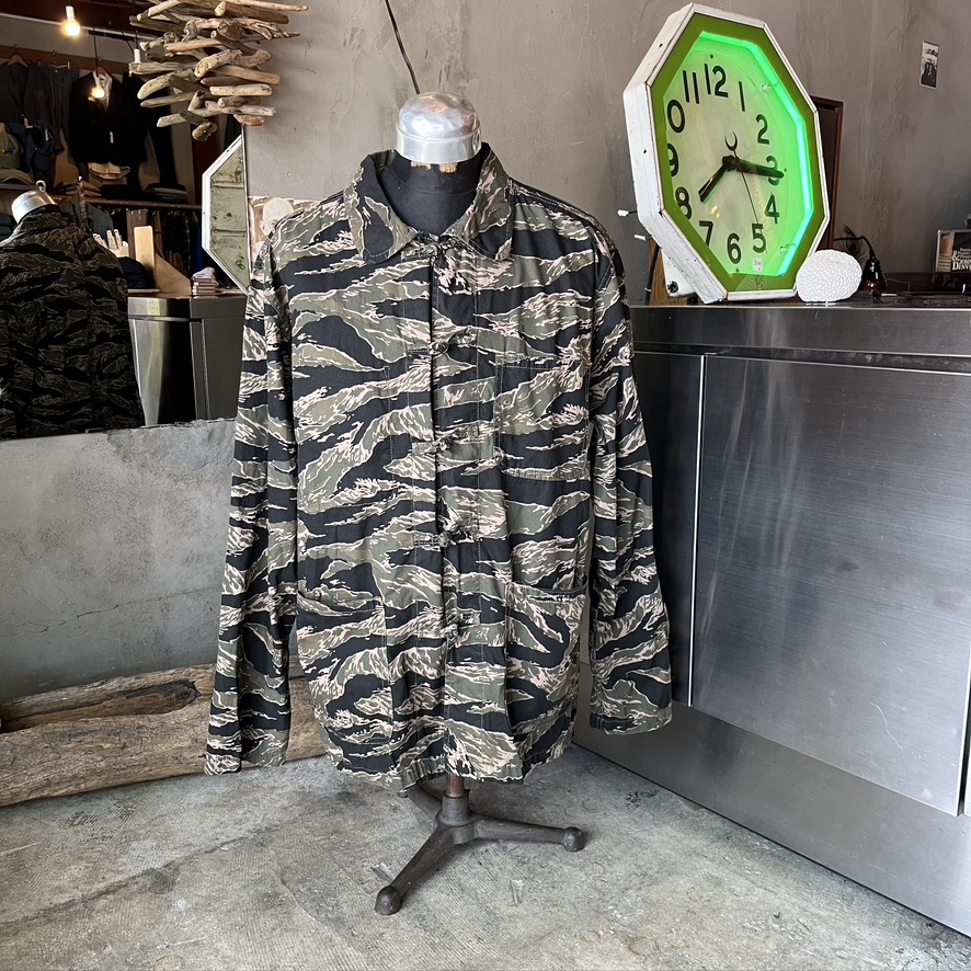 BLEU DE CHINE : TIGER CAMO SHANGHAI JACKET