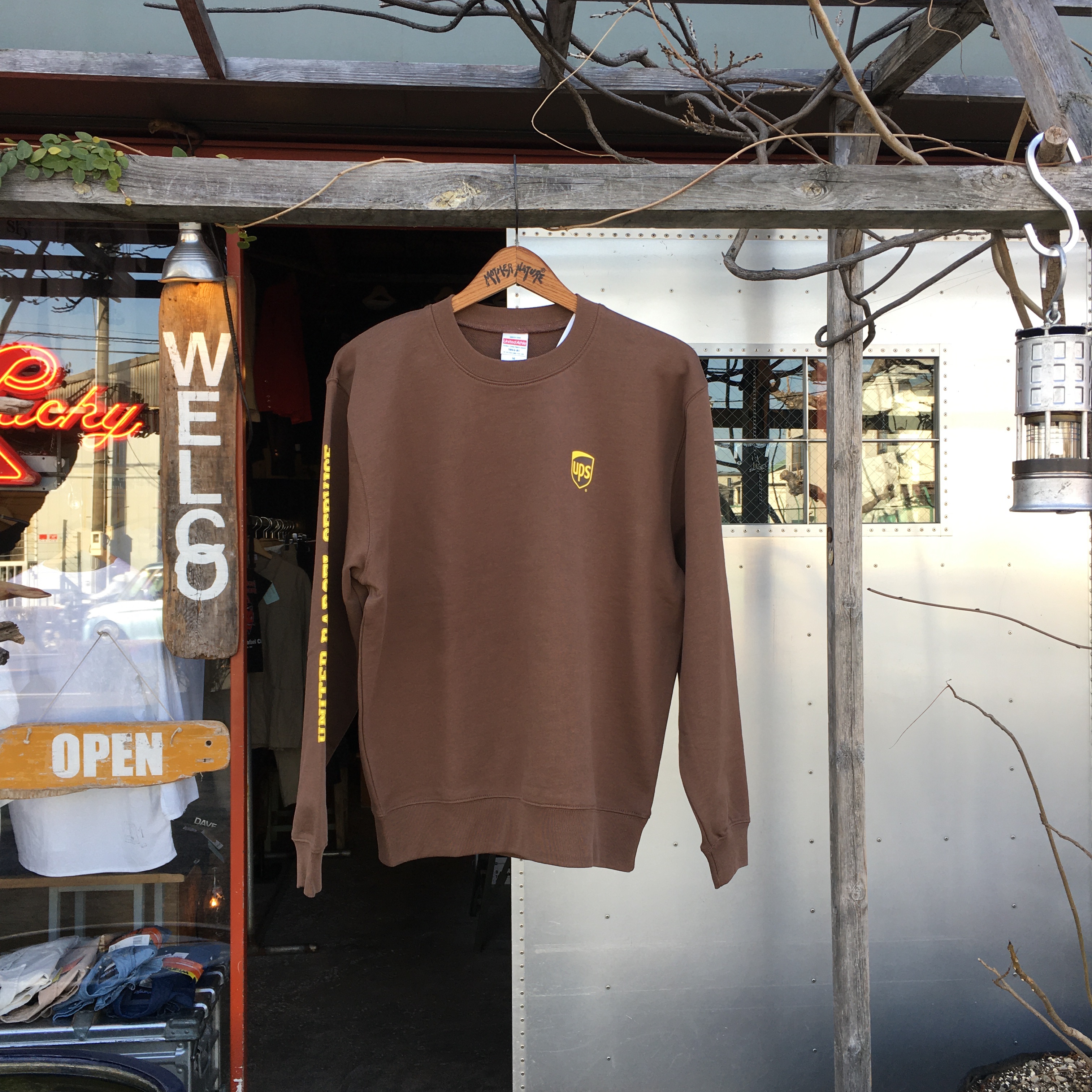 UPS : SWEAT SHIRTS