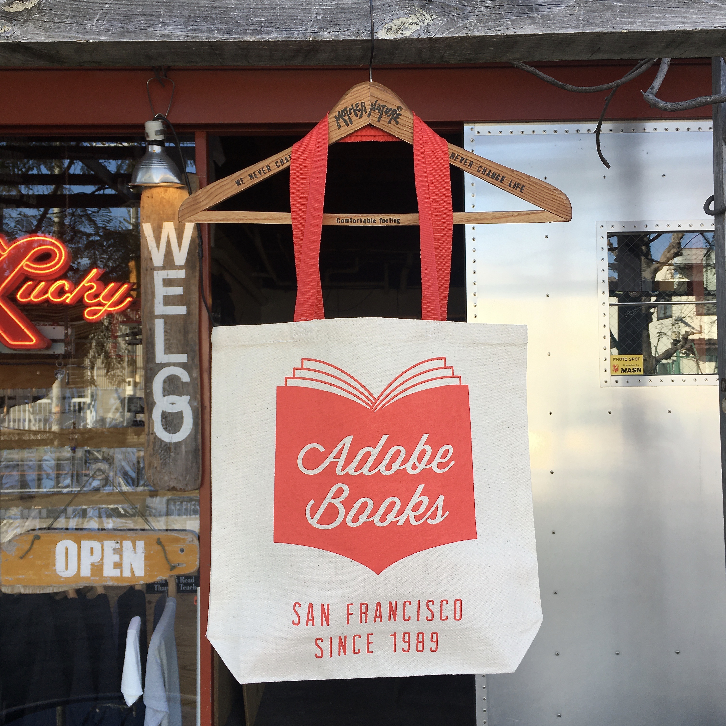 Adobe Books : TOTE BAG /LOGO