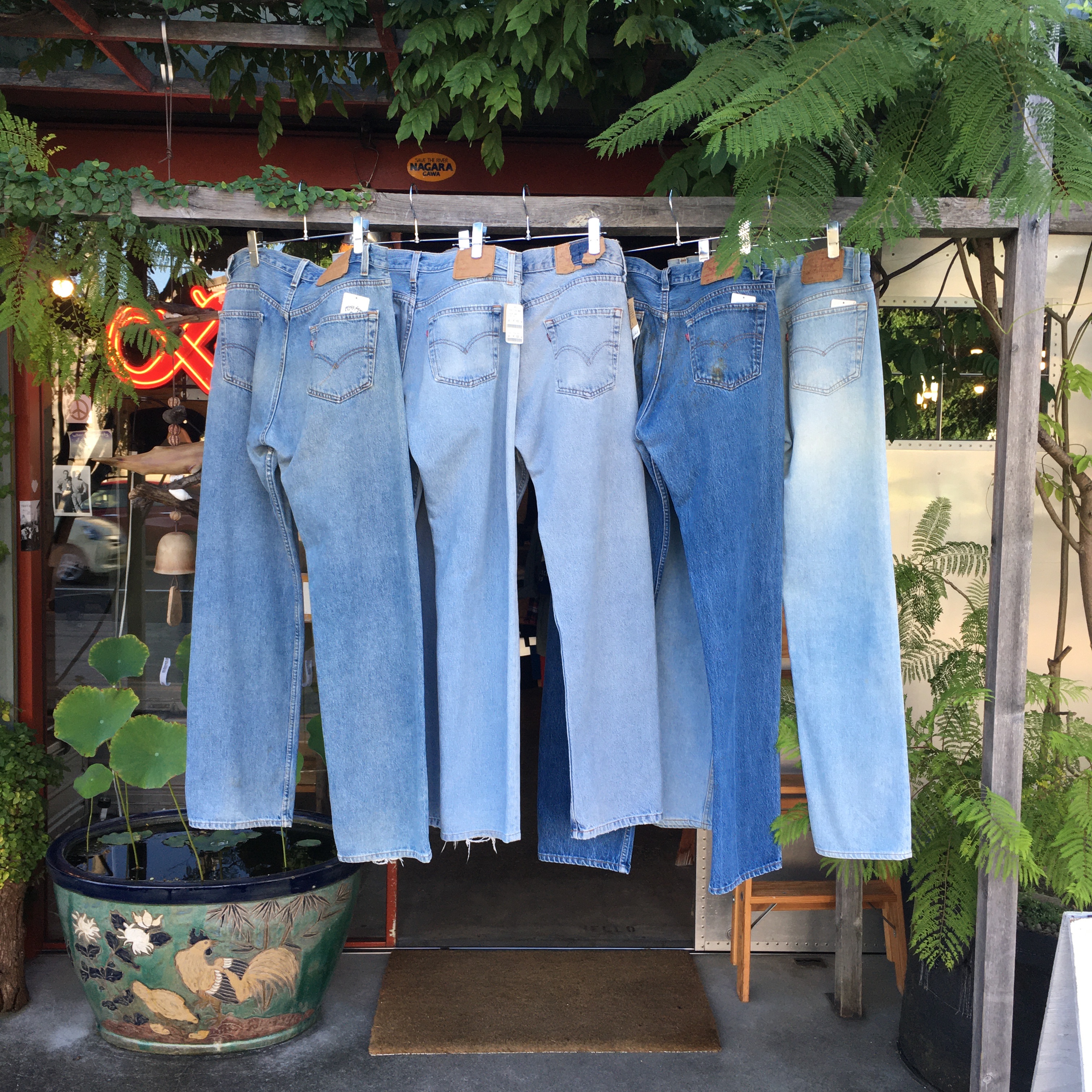 USED LEVIS 501 DENIM PANTS (MADE IN USA)