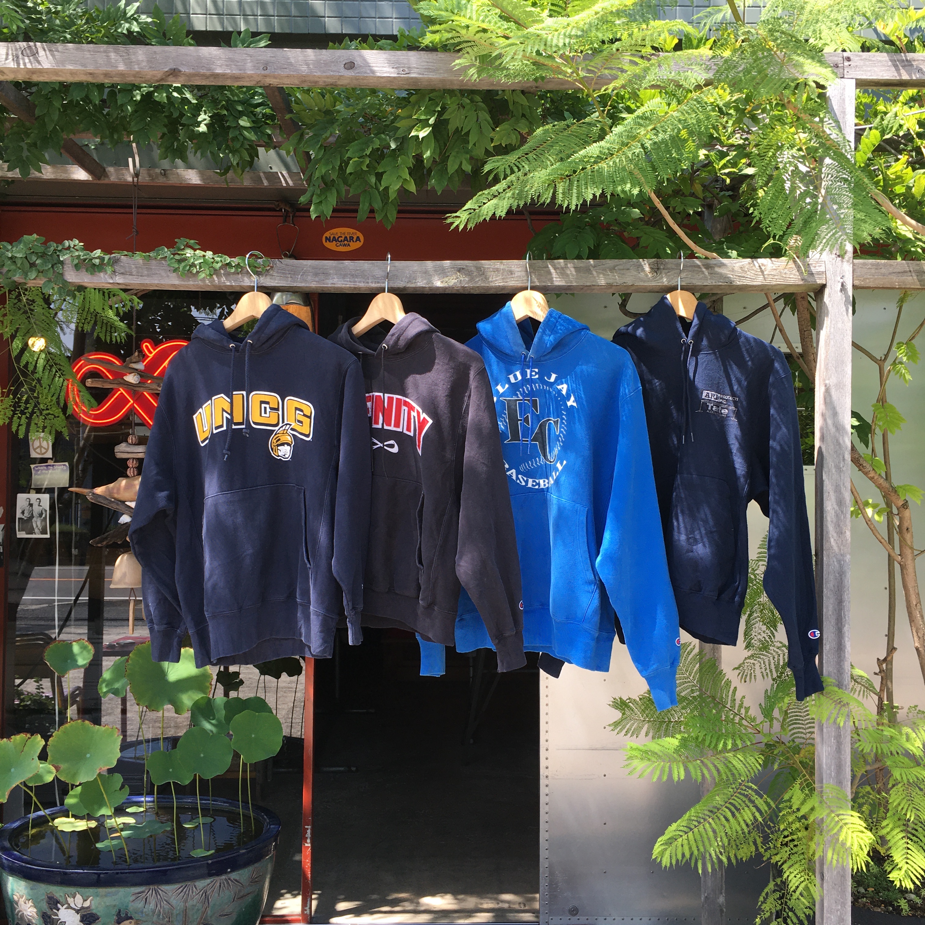CHAMPION  : REVERSE WEAVE HOODIE (USED)