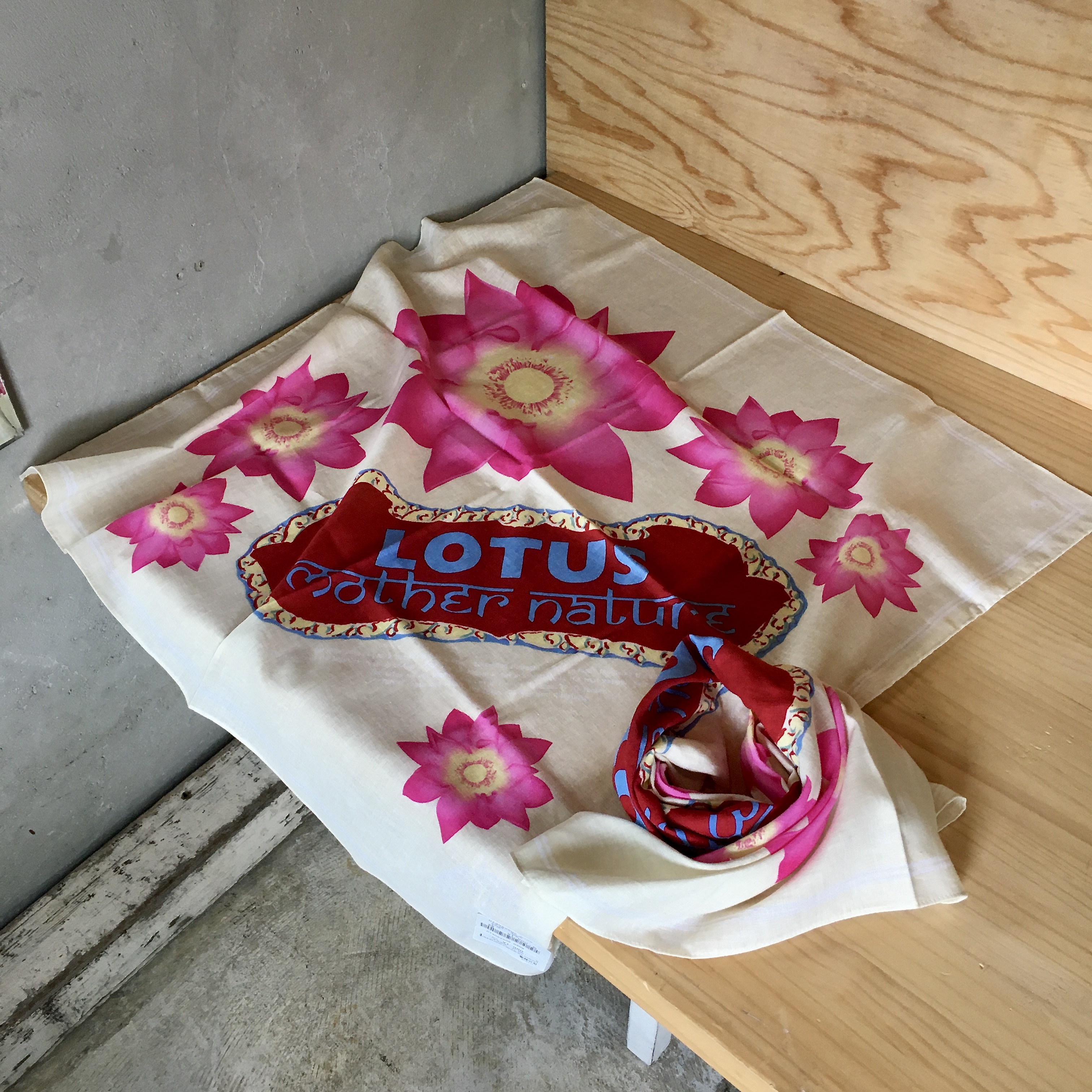 LOTUS BIG BANDANA