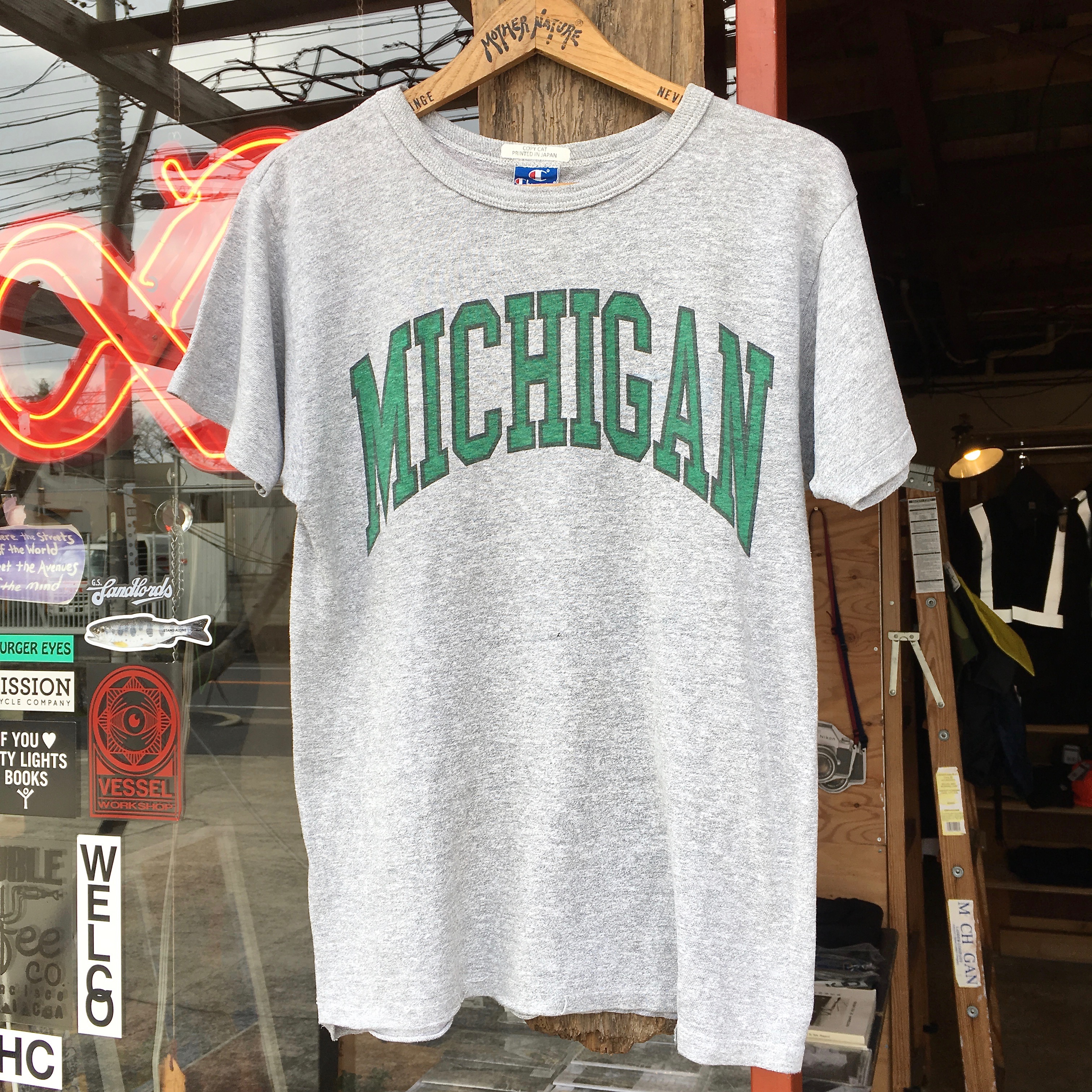 COPY CAT : CHAMPION TEE 