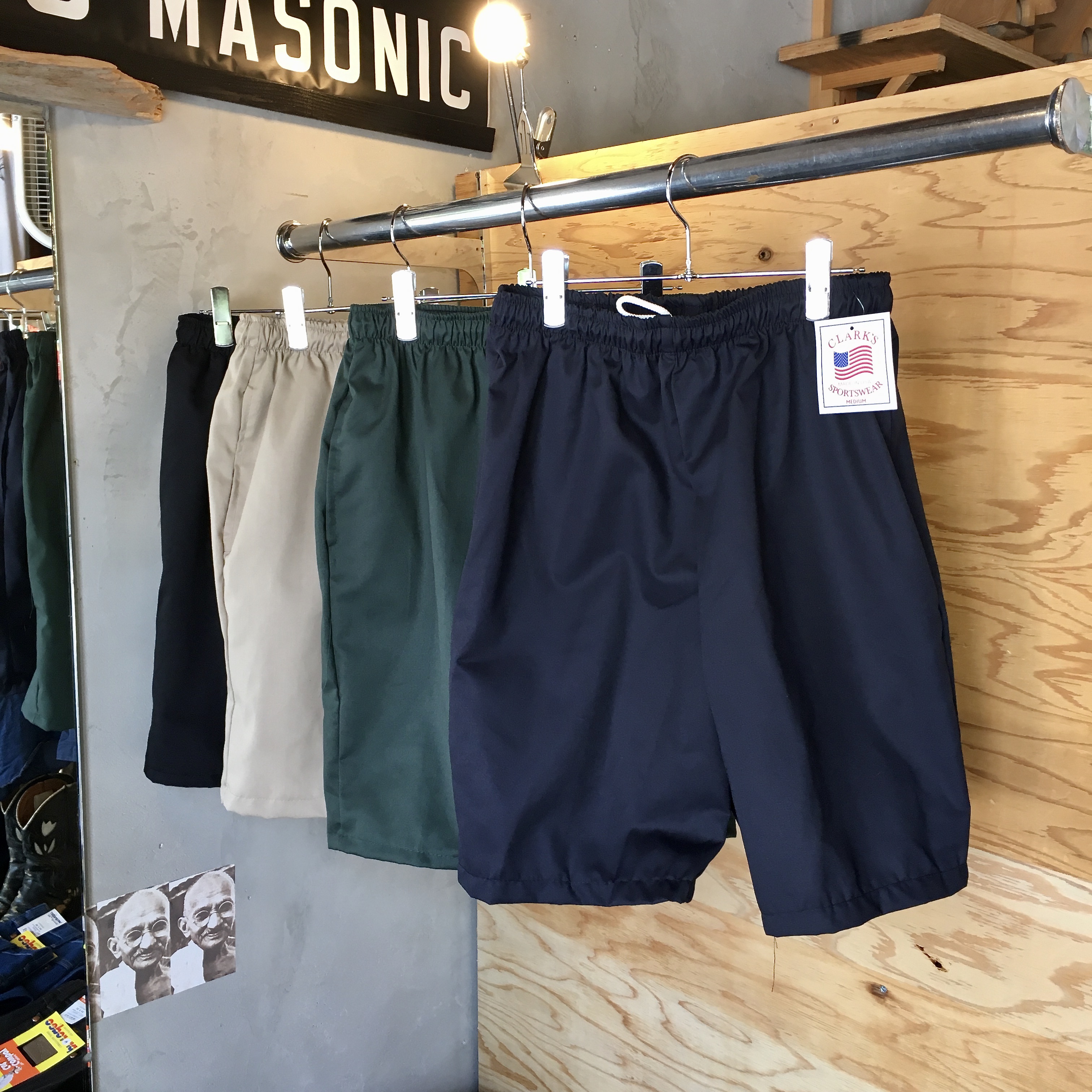 CLARK’S SPORTSWEAR : TWILL SHORTS