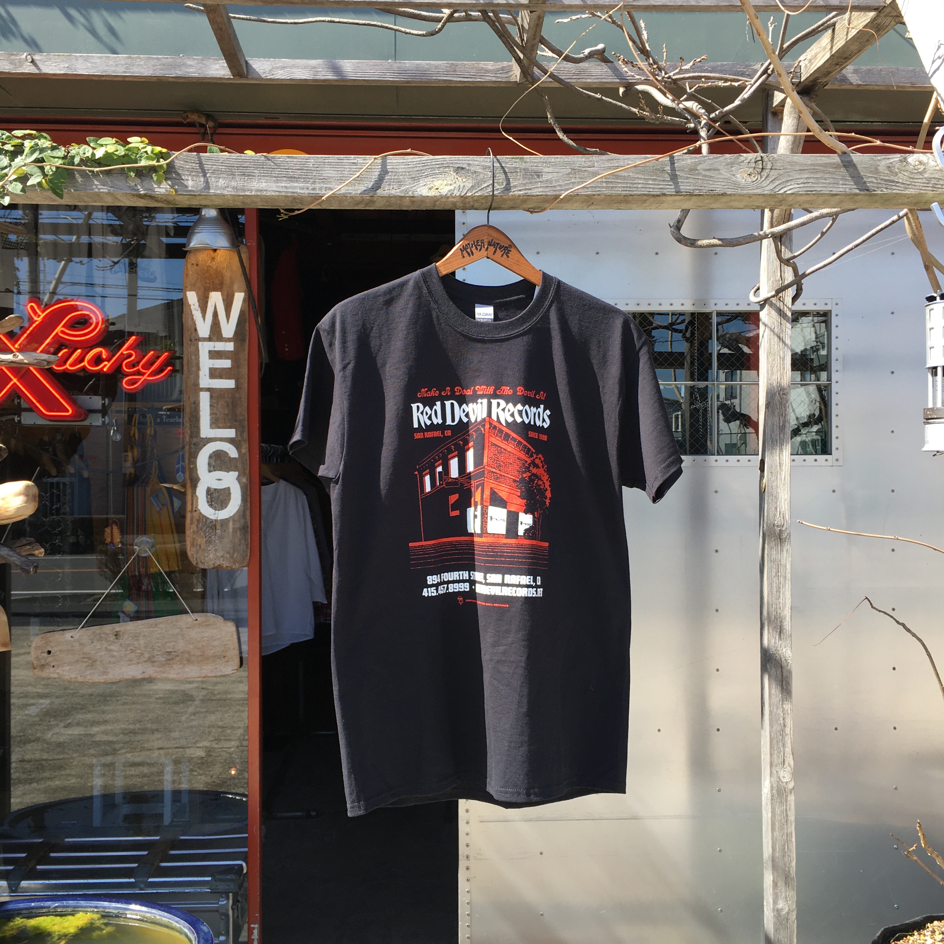 RED DEVIL RECORDS : BUILDING T-SHIRTS