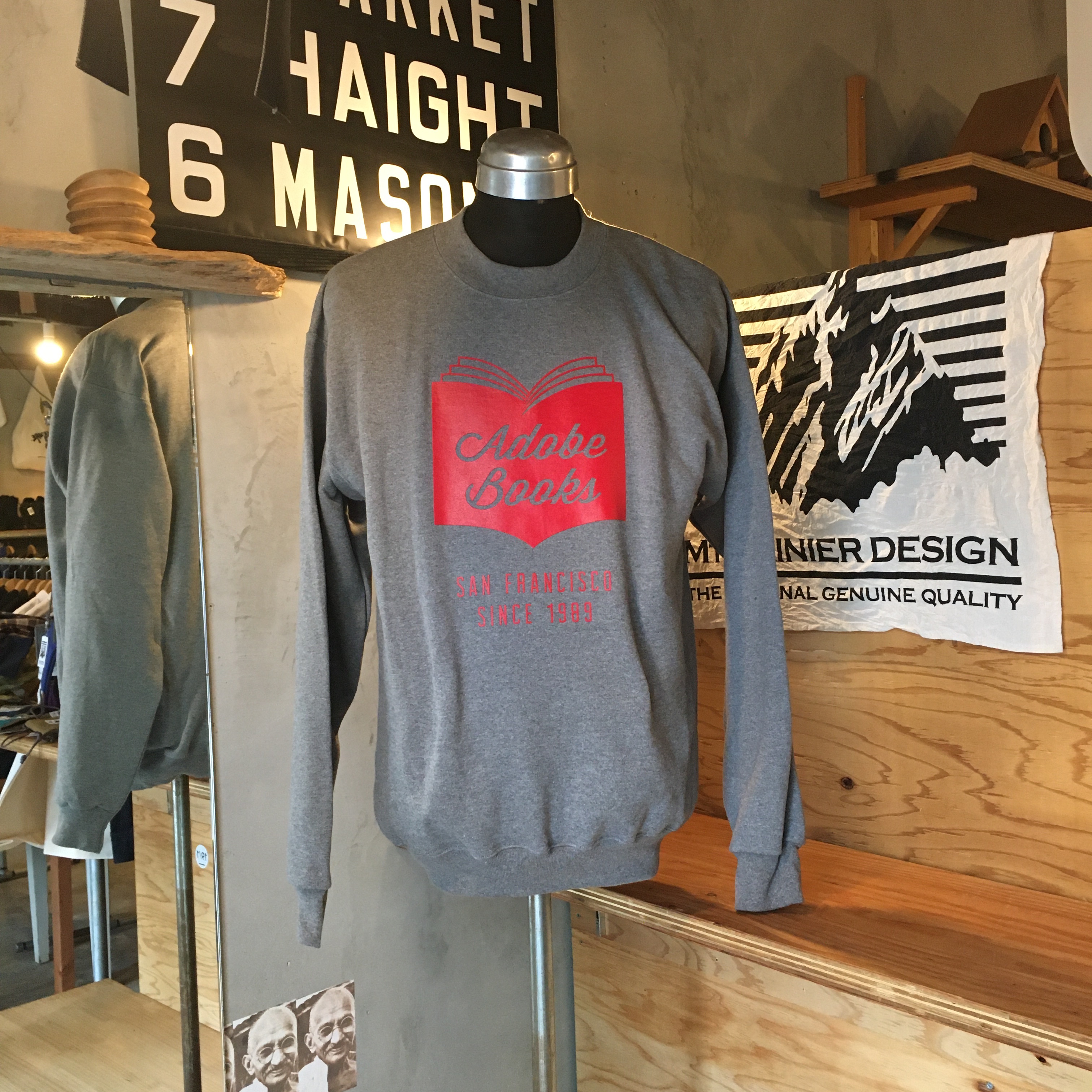 Adobe Books : LOGO SWEAT