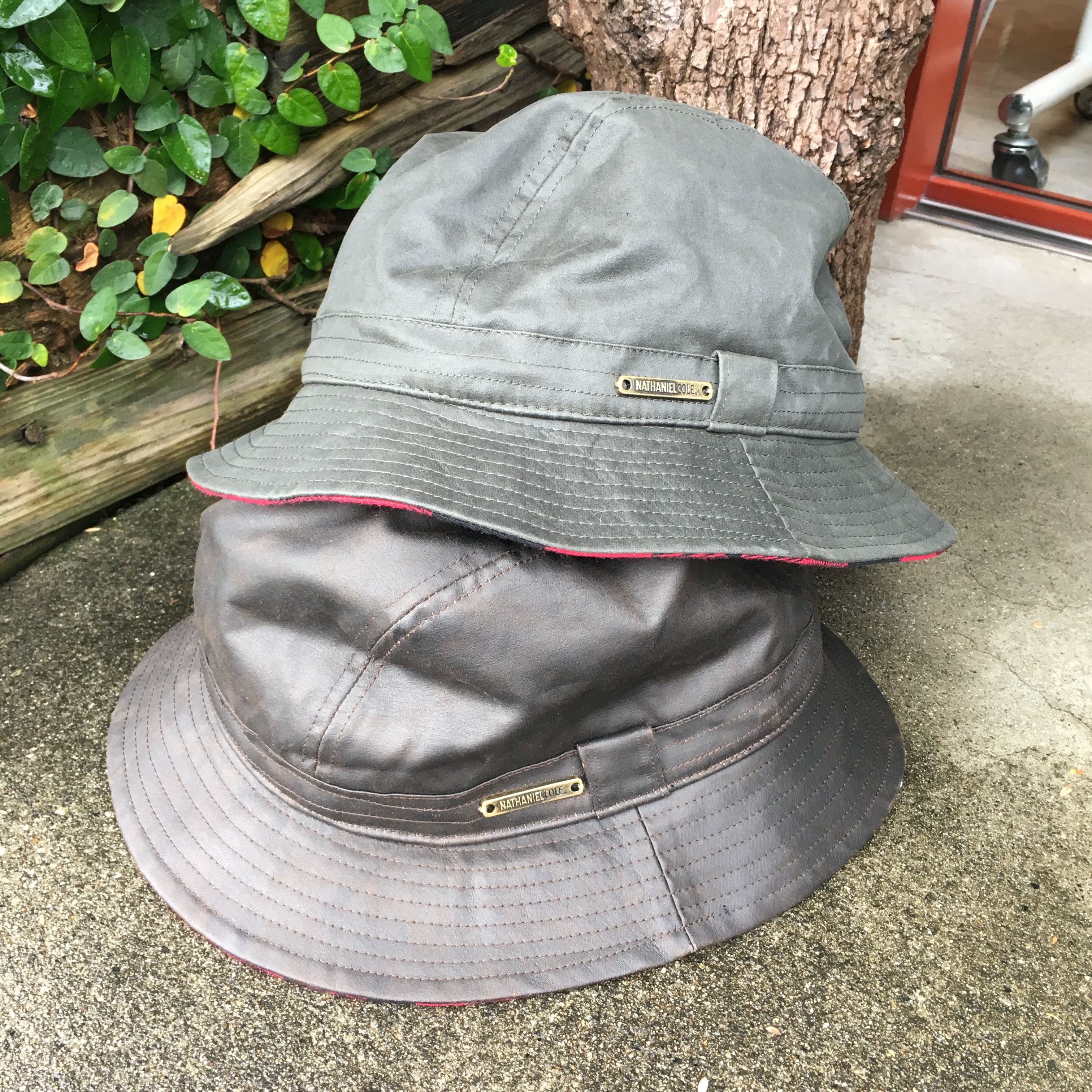  CROWN CAP : WAX COATED BUCKET HAT 