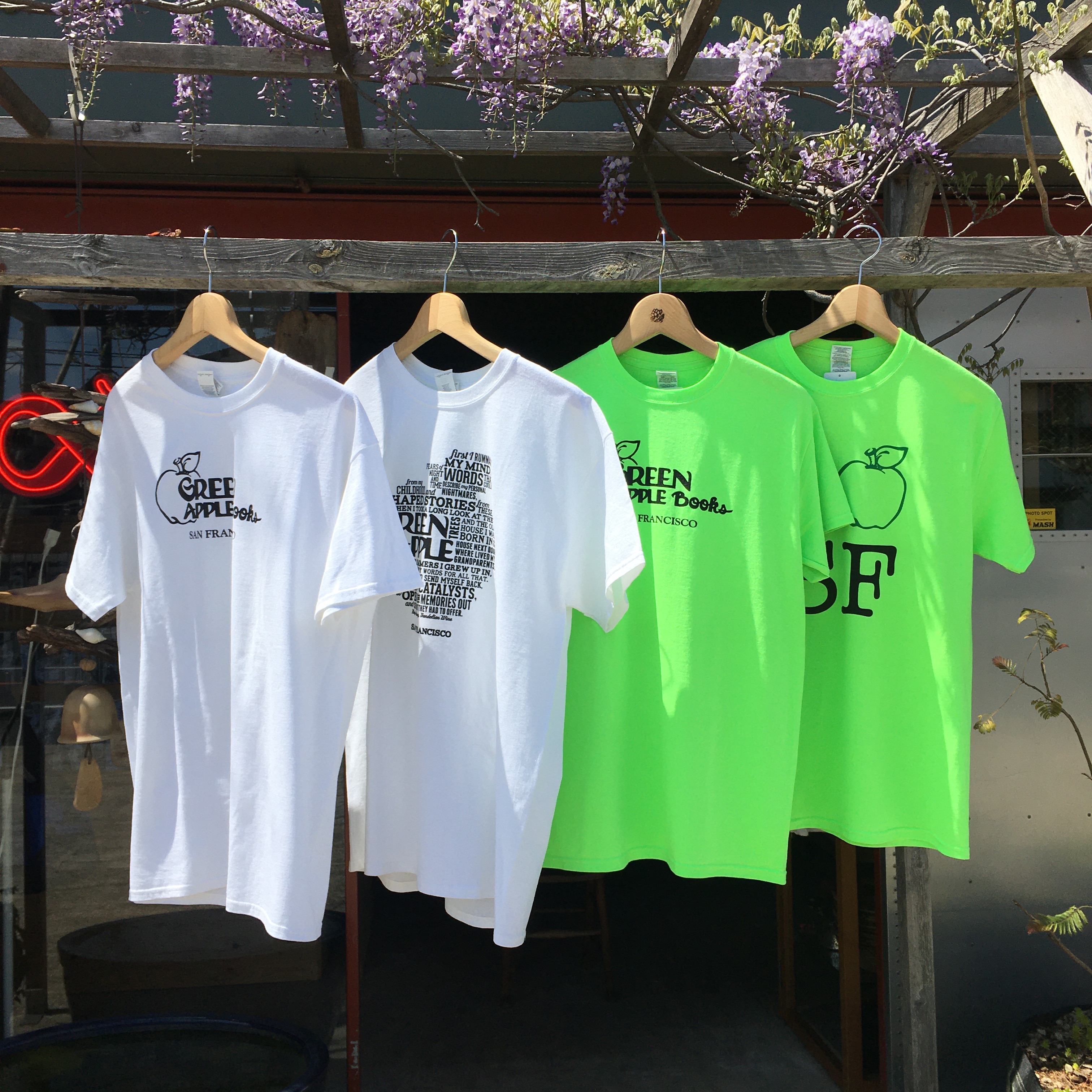 GREEN APPLE BOOKS : GREEN APPLE SPECIAL T-SHIRT